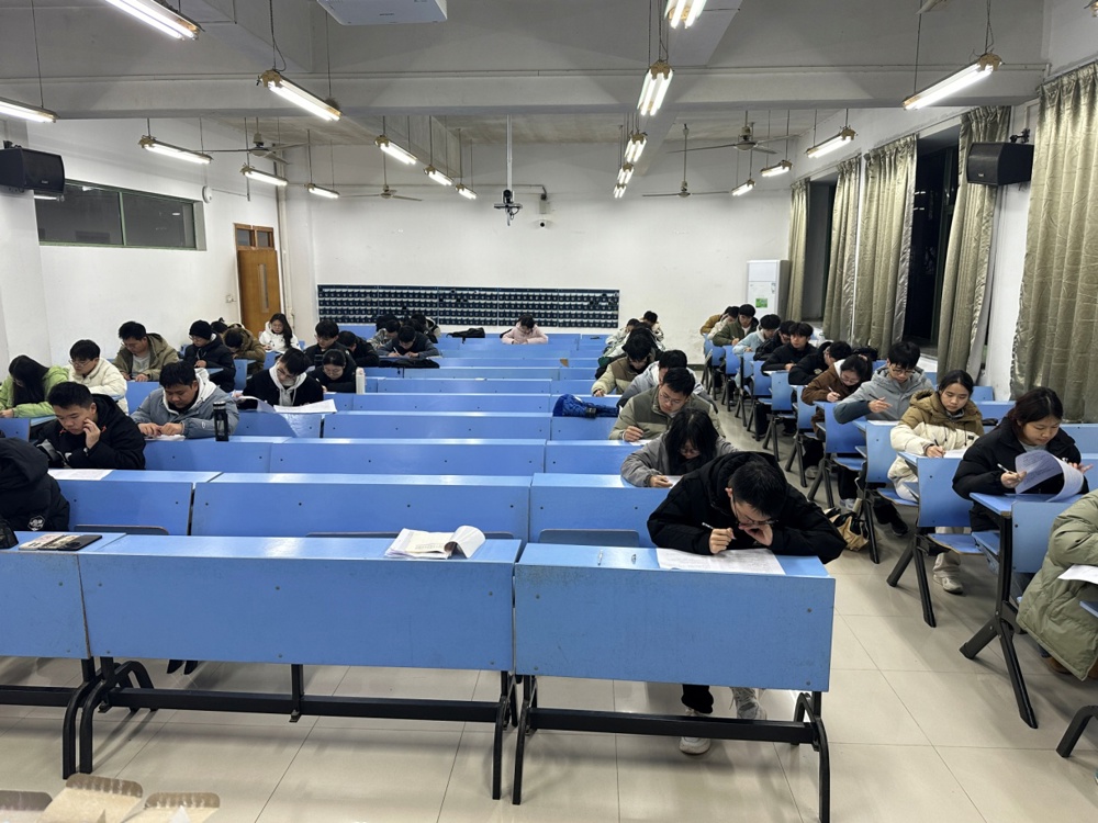 D:\hss\新闻报道\2025\20250311\以考促学强信念   青春向党担使命.jpg
