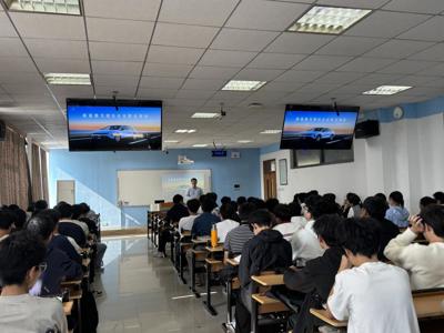 行业导师进课堂：江铃新能源总监为昌航学子点亮职业明灯